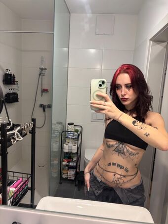 _laechle_ Голі Зливи OnlyFans Фото 1
