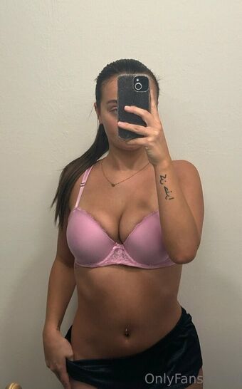 Laina Bell Голі Зливи OnlyFans Фото 24