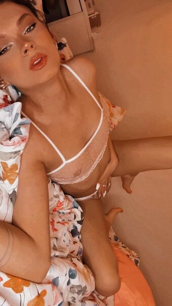 Lana Devone Голі Зливи OnlyFans Фото 19