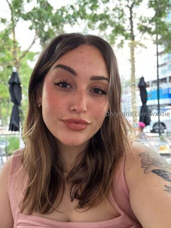 Laur Голі Зливи OnlyFans Фото 14
