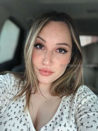 Laur Голі Зливи OnlyFans Фото 18
