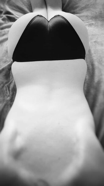 lauraWk Голі Зливи OnlyFans Фото 3
