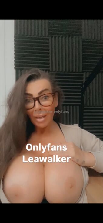 Lea Walker Голі Зливи OnlyFans Фото 10