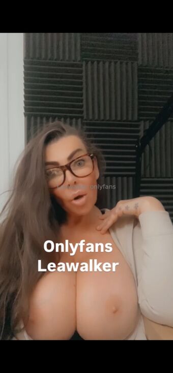 Lea Walker Голі Зливи OnlyFans Фото 11