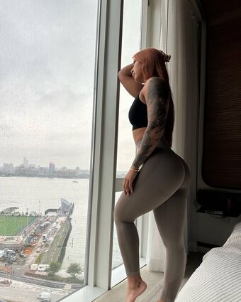 Leigh Laurel