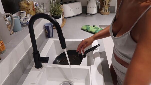 Leila Berisha Голі Зливи OnlyFans Фото 53