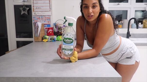 Leila Berisha Голі Зливи OnlyFans Фото 54