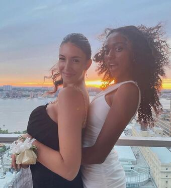 Leilani Azalea Голі Зливи OnlyFans Фото 36