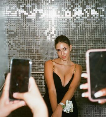 Leilani Azalea Голі Зливи OnlyFans Фото 37