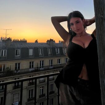 Leilani Azalea Голі Зливи OnlyFans Фото 39