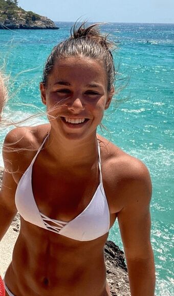 Lena Oberdorf Голі Зливи OnlyFans Фото 26