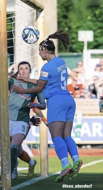 Lena Oberdorf Голі Зливи OnlyFans Фото 35