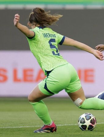 Lena Oberdorf Голі Зливи OnlyFans Фото 41