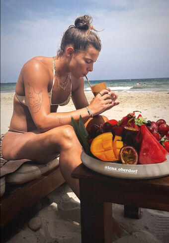 Lena Oberdorf Голі Зливи OnlyFans Фото 44