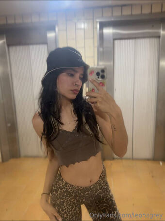 leonagrey Голі Зливи OnlyFans Фото 17