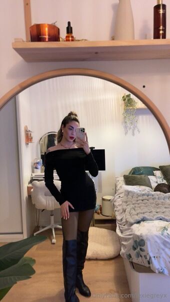 lexiegreyx Голі Зливи OnlyFans Фото 37