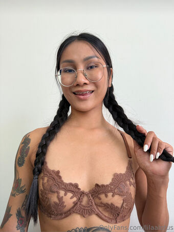 Lilaa Голі Зливи OnlyFans Фото 16
