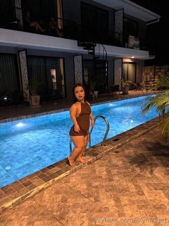 lillymidget Голі Зливи OnlyFans Фото 5