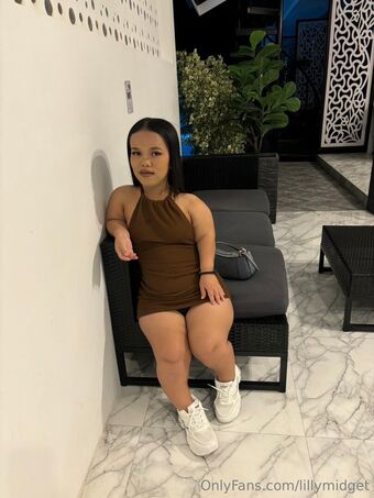 lillymidget Голі Зливи OnlyFans Фото 9