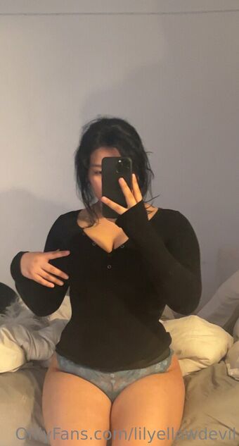 Lilyellowdevil Голі Зливи OnlyFans Фото 9