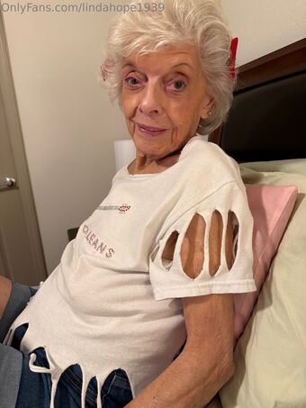 lindahope1939 Голі Зливи OnlyFans Фото 78