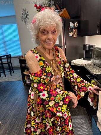 lindahope1939 Голі Зливи OnlyFans Фото 79