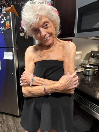 lindahope1939 Голі Зливи OnlyFans Фото 82