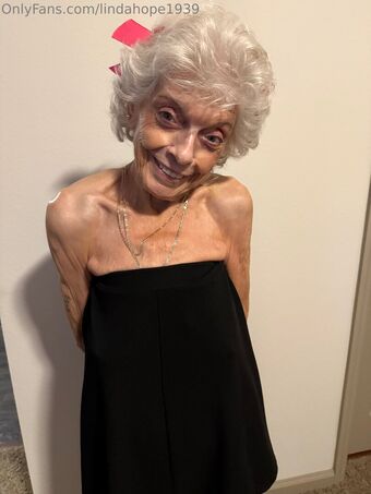 lindahope1939 Голі Зливи OnlyFans Фото 83