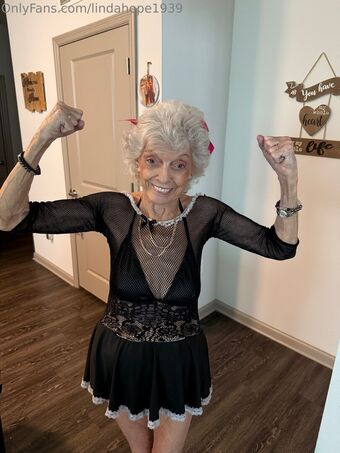 lindahope1939 Голі Зливи OnlyFans Фото 84