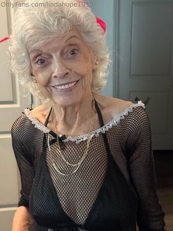 lindahope1939 Голі Зливи OnlyFans Фото 85