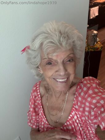 lindahope1939 Голі Зливи OnlyFans Фото 86