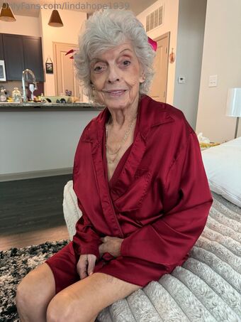 lindahope1939 Голі Зливи OnlyFans Фото 87