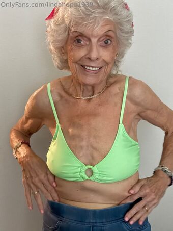 lindahope1939 Голі Зливи OnlyFans Фото 88