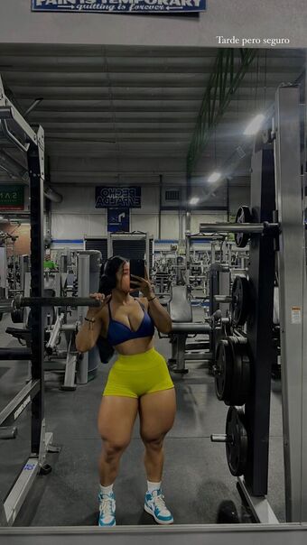 Linnnna Linnnna Голі Зливи OnlyFans Фото 1