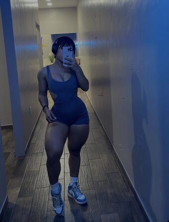 Linnnna Linnnna Голі Зливи OnlyFans Фото 4