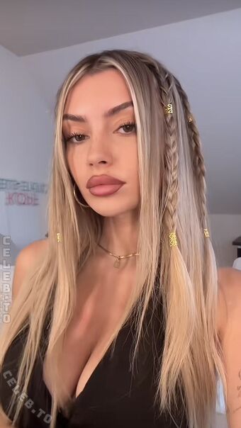 linuschka Голі Зливи OnlyFans Фото 49