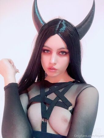 Lisyanfox Голі Зливи OnlyFans Фото 18