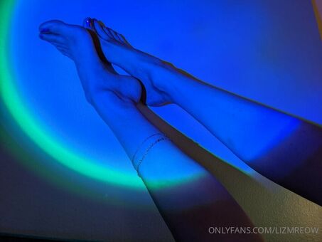 Lizmreow Голі Зливи OnlyFans Фото 36