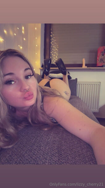 Lizzy_cherry21 Голі Зливи OnlyFans Фото 11