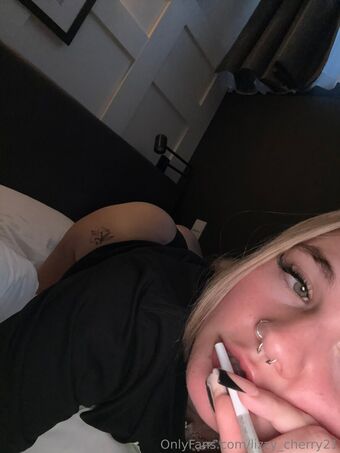 Lizzy_cherry21 Голі Зливи OnlyFans Фото 18