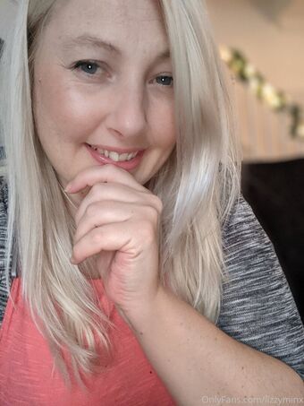 lizzyminx Голі Зливи OnlyFans Фото 33