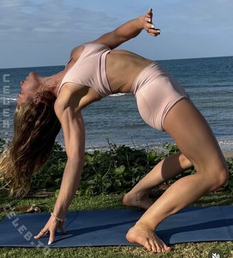 Lola Weippert Голі Зливи OnlyFans Фото 441