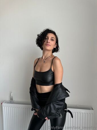 Lora Голі Зливи OnlyFans Фото 18