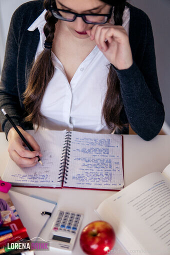 Lorena Brink Голі Зливи OnlyFans Фото 2