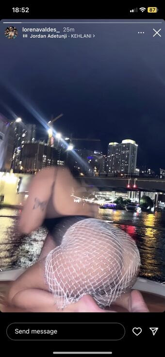 lorenavaldes_ Голі Зливи OnlyFans Фото 2