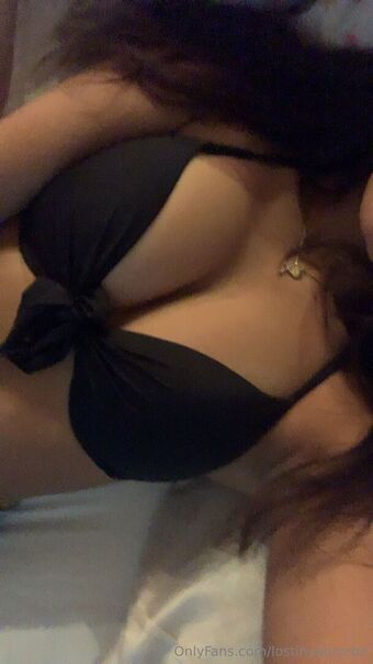 lostinyourorbit Голі Зливи OnlyFans Фото 4