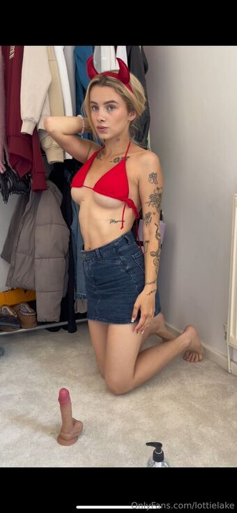 lottielake Голі Зливи OnlyFans Фото 13