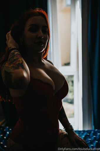 louiseluckafree Голі Зливи OnlyFans Фото 14