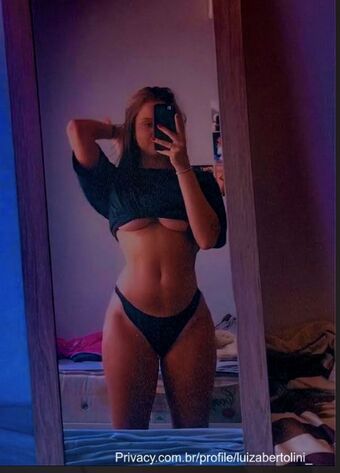 Lu Bertolini Голі Зливи OnlyFans Фото 10
