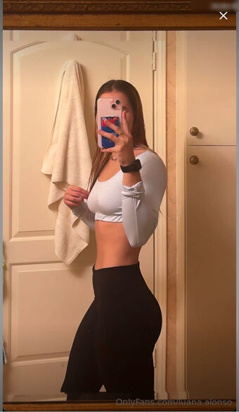 Luana Alonso Голі Зливи OnlyFans Фото 32